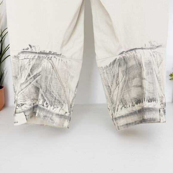 Marithe Francois Girbaud Women's Distressed Khaki Cropped Pants Size 0 - Picture 4 of 8